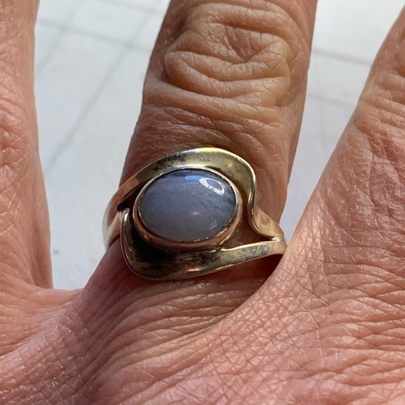 Silver and Blue Stone Ring. Unknown mark but easily scratches as real silver. - Picture 2 of 7